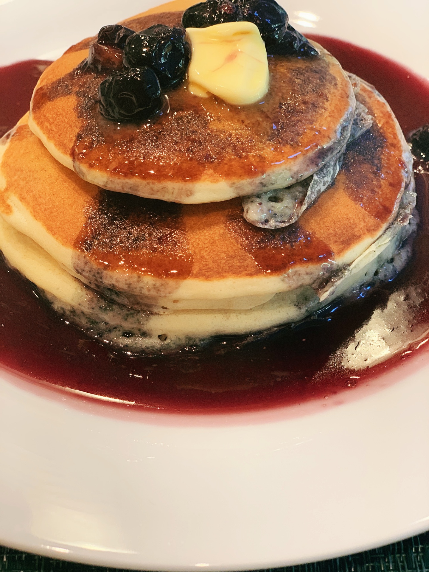 easy blueberry pancakes with blueberry sauce